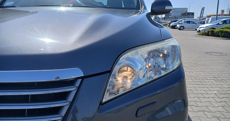 Toyota RAV4 cena 55900 przebieg: 240535, rok produkcji 2011 z Kalisz małe 596